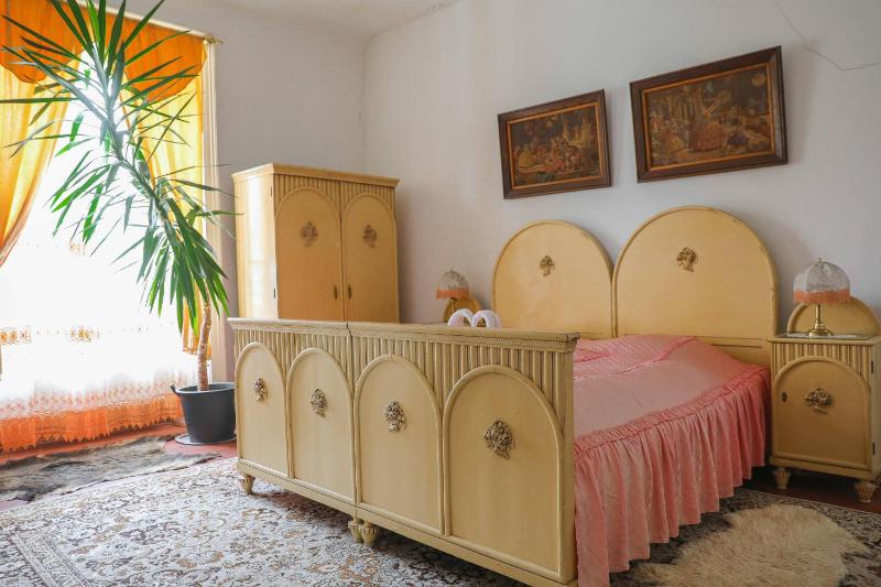 One-Bedroom Apartment image 4