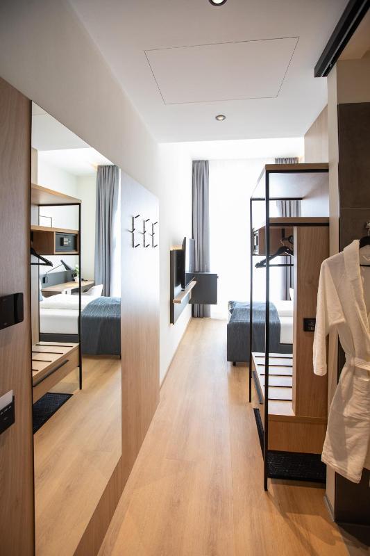 Standard Single Room image 4