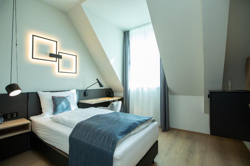 Standard Single Room image 3