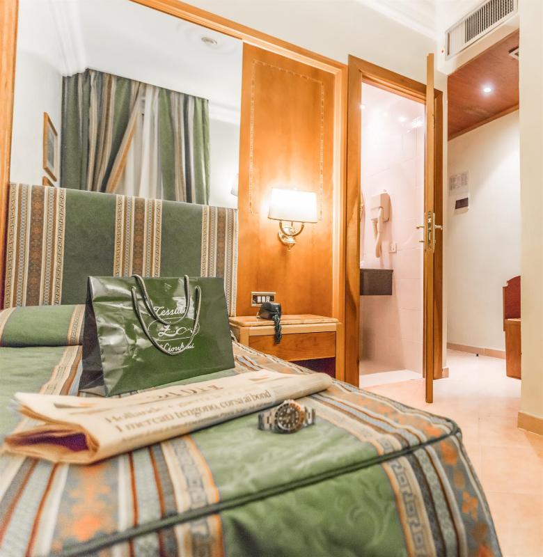 Single Room image 4