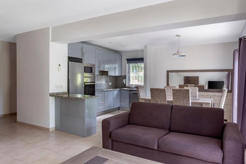 Standard Three-Bedroom Apartment image 4