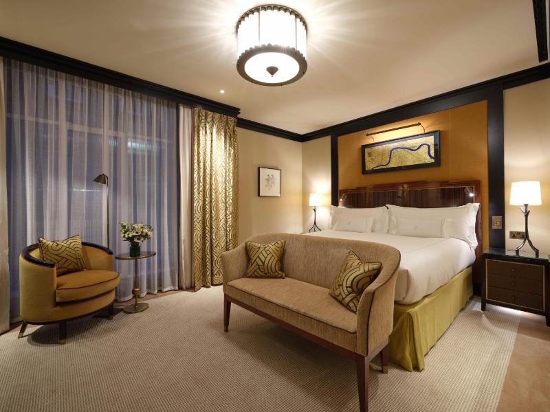 Superior King Room image 3