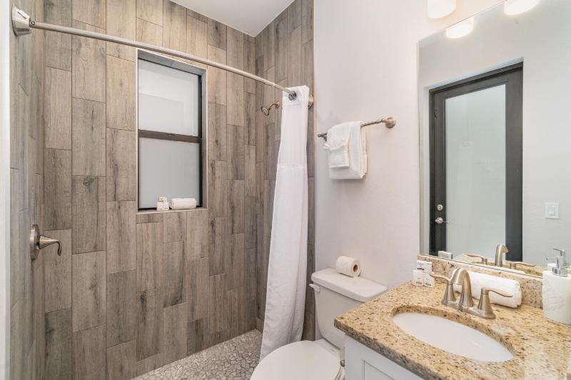 Luxurious 4BR3BA at Waterfront Villa Blue Lagoon - image 14