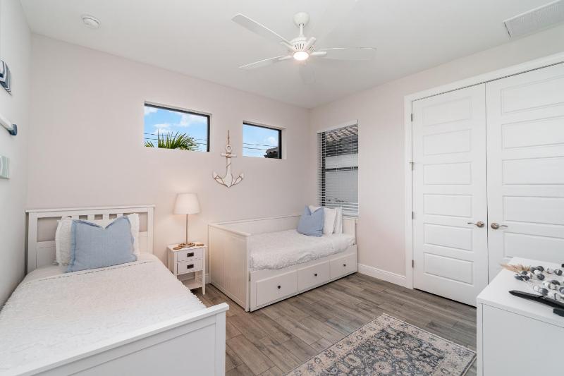 Luxurious 4BR3BA at Waterfront Villa Blue Lagoon - image 6