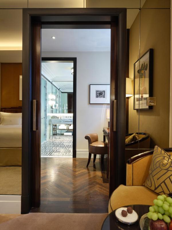 Deluxe Junior Suite image 3