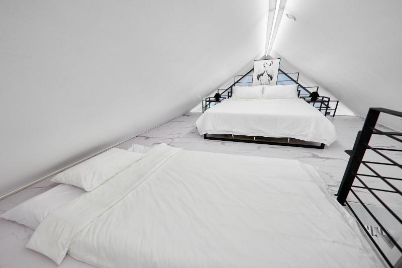 FB Tailored Service Home near Hongik Univ Station - image 11