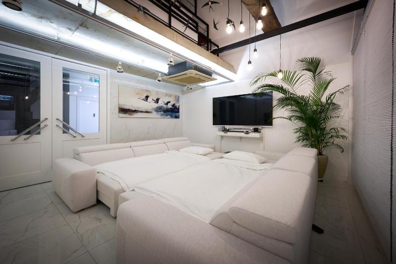 FB Tailored Service Home near Hongik Univ Station - image 5