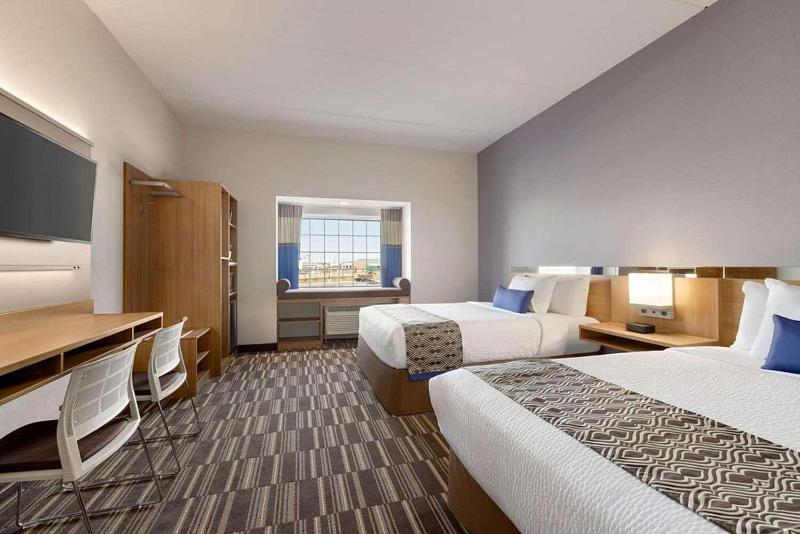 Queen Room with Two Queen Beds - Non-Smoking image 1