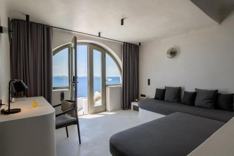 Front Sea View Suite with outdoor mini plunge pool image 3