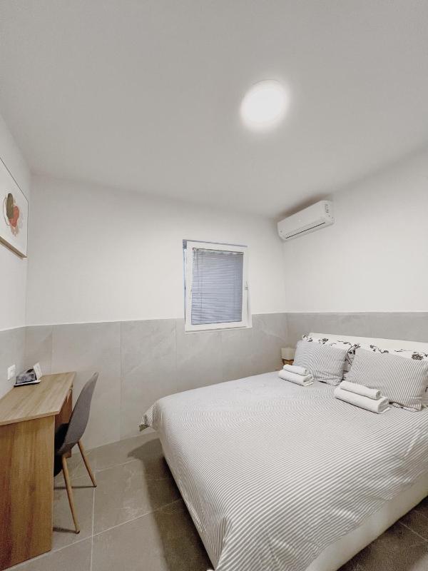 Small Double Room with Shared Bathroom image 1