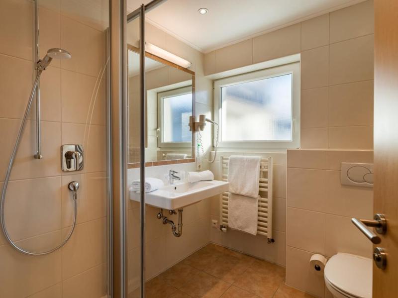 Double Room image 3