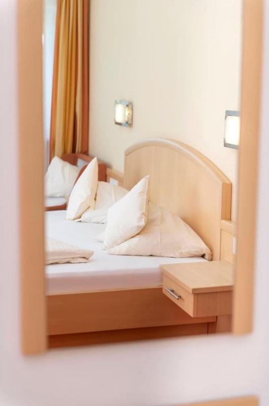 Large Double Room image 4