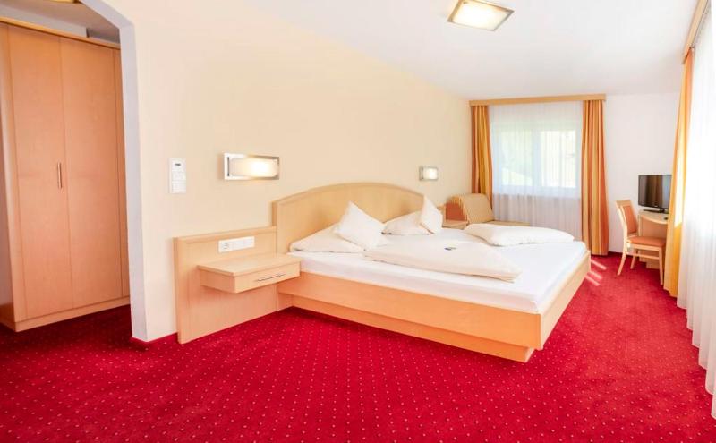 Large Double Room image 3
