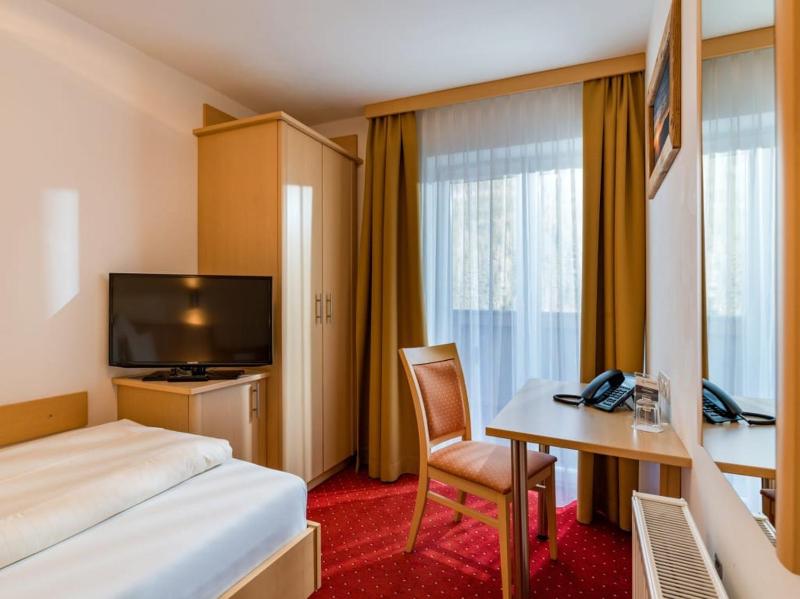 Single Room image 3