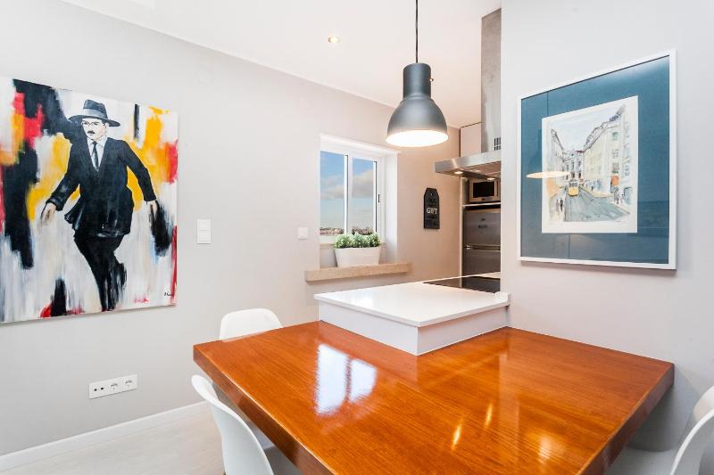 Bright Visconde Apartment - image 26