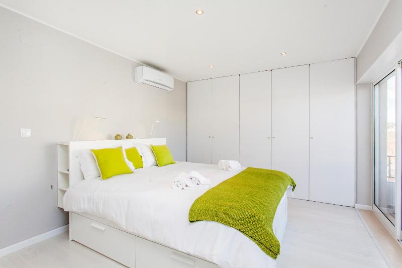 Bright Visconde Apartment - image 37