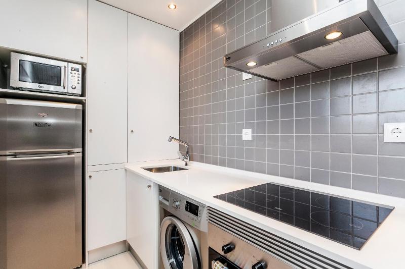 Bright Visconde Apartment - image 11