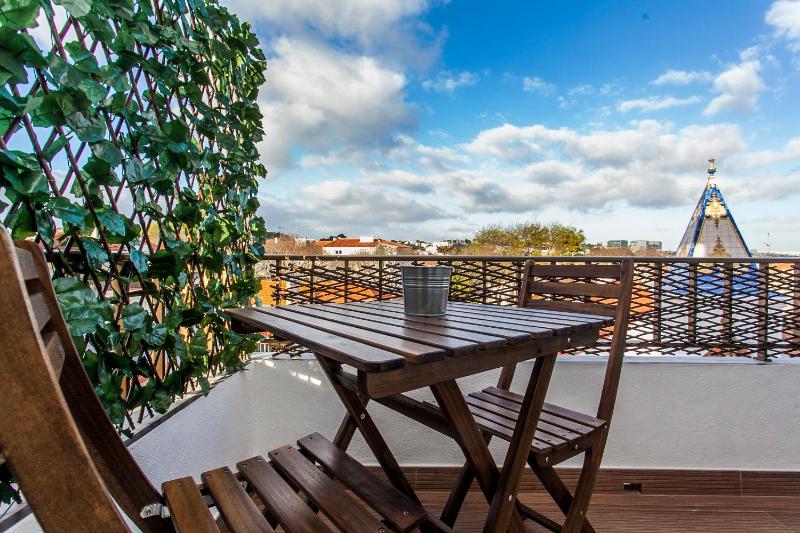 Bright Visconde Apartment - image 10
