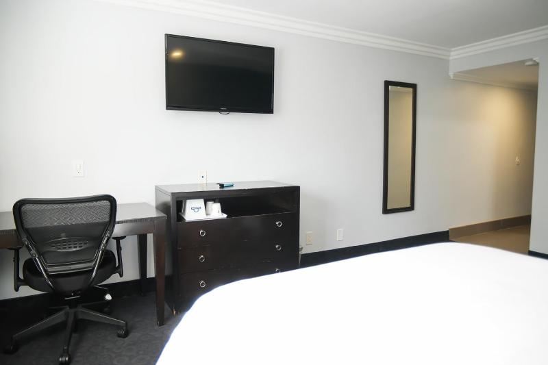 Queen Room - Non-Smoking image 3