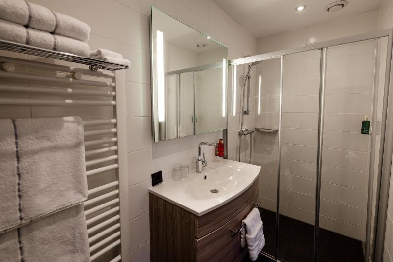 Deluxe Suite image 4
