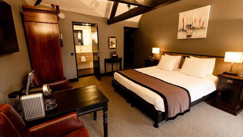Deluxe Suite image 1