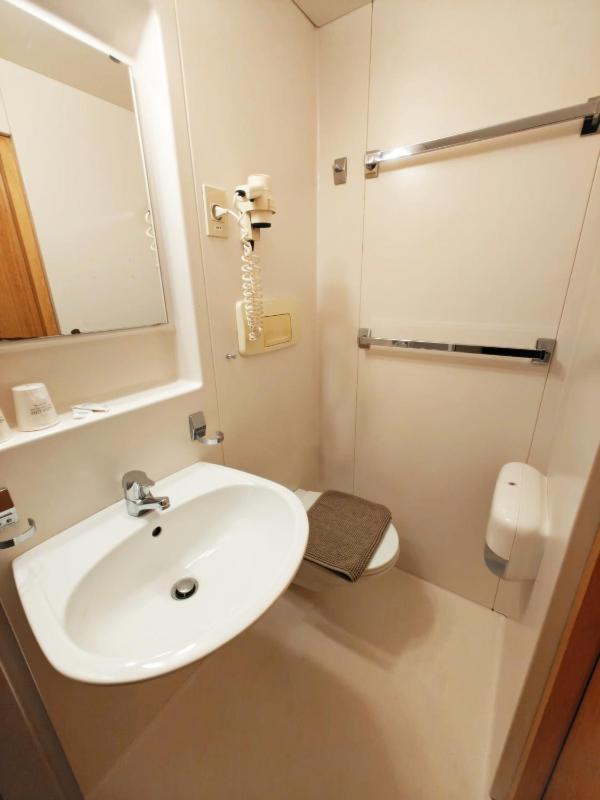 Small Double Room image 2