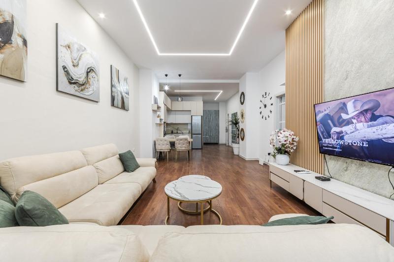 Marina Luxury Apartment by PS - image 13
