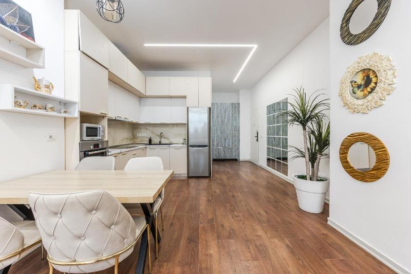 Marina Luxury Apartment by PS - image 6