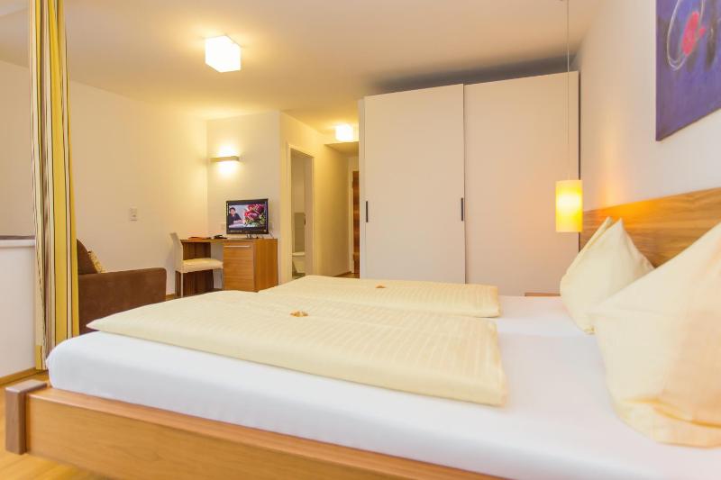 Superior Double Room image 3