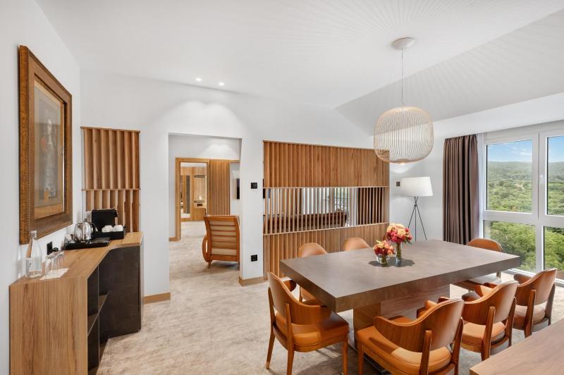 Presidential King Suite with Balcony image 4