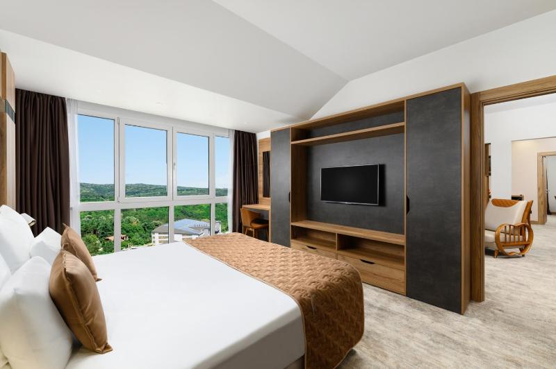 Presidential King Suite with Balcony image 2