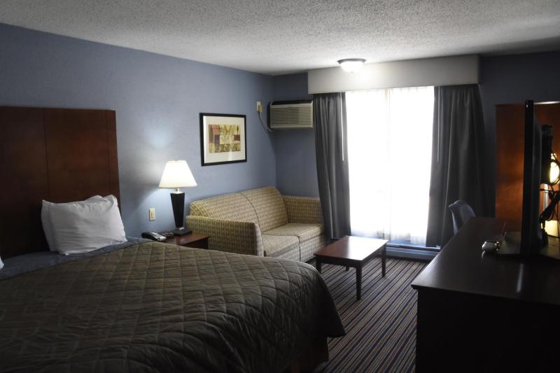 Standard King Room image 3