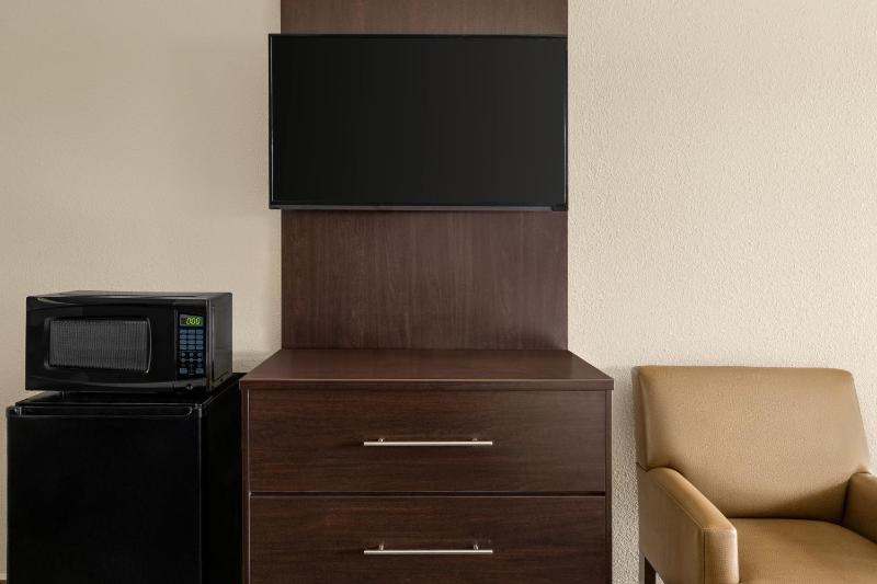 Superior King Room Smoke-Free image 4