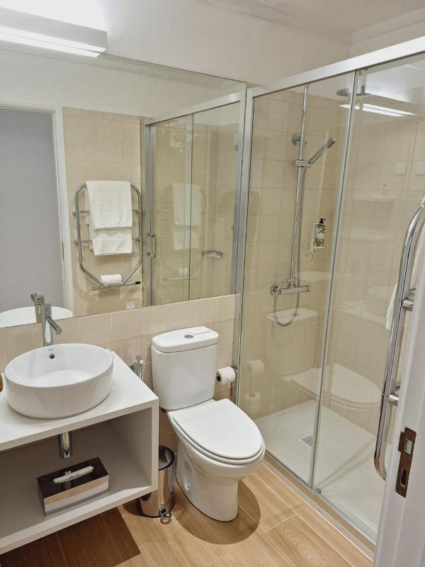 Double or Twin Room image 2