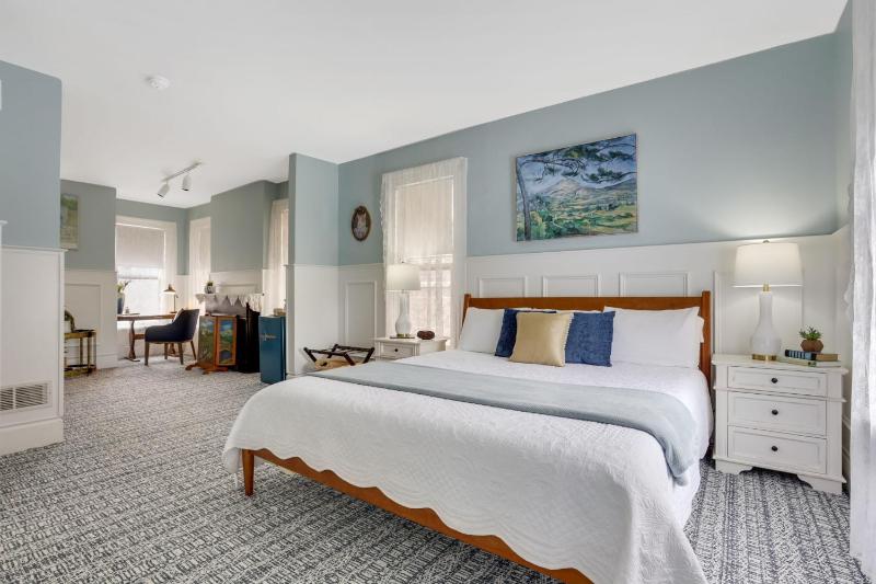 Triple Room with Bathroom image 3