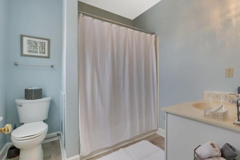 Triple Room with Bathroom image 3