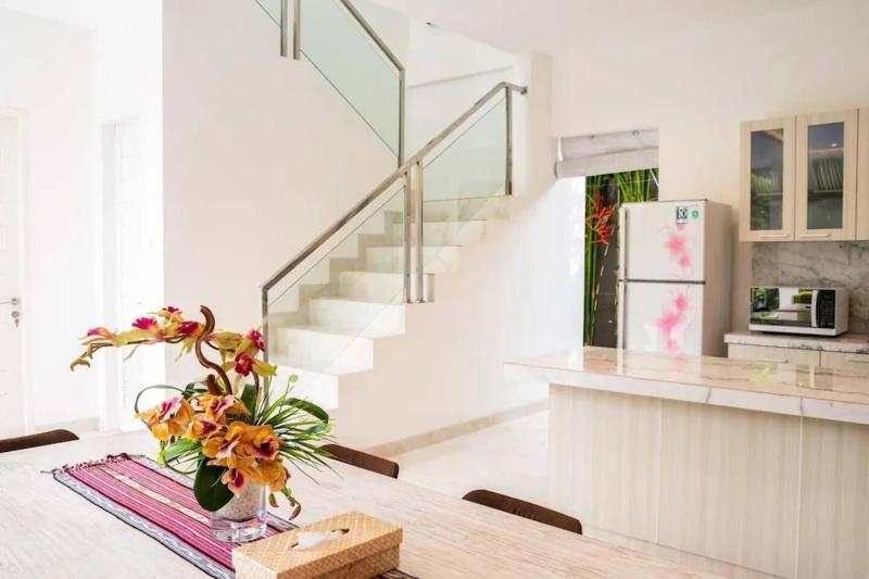 Fantastic 3 Bed Villa Walk to Beach Sunny Pool - image 9