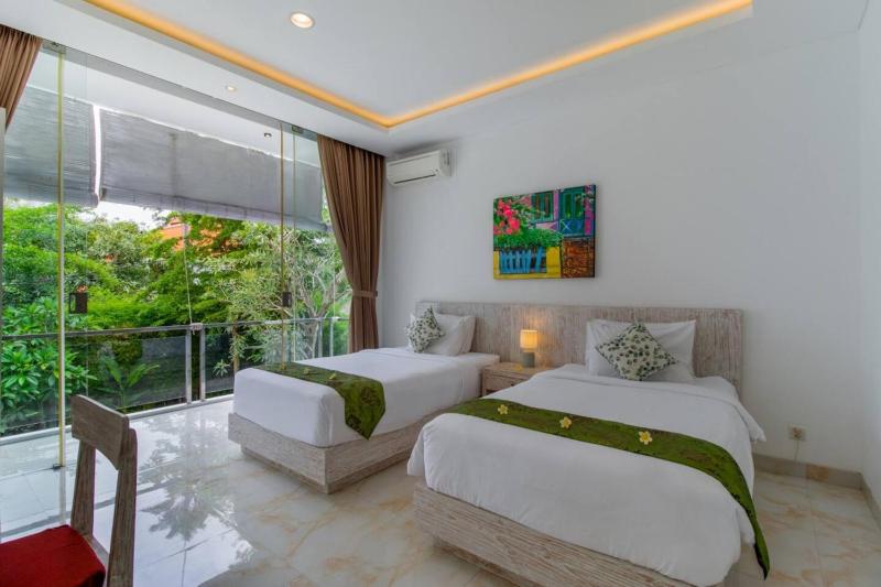 Fantastic 3 Bed Villa Walk to Beach Sunny Pool - image 6