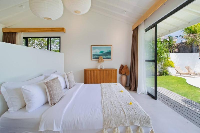 Stunning 3 Bed Villa Close to Cafes and Beach - image 8