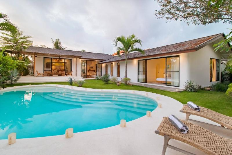 Stunning 3 Bed Villa Close to Cafes and Beach - image 5