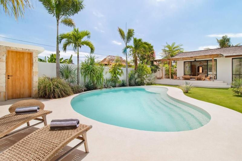 Stunning 3 Bed Villa Close to Cafes and Beach - image 7