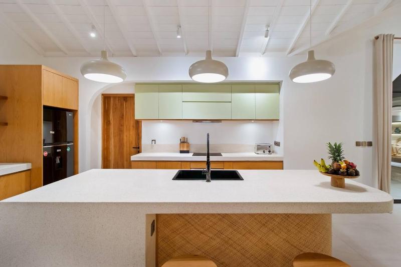 Stunning 3 Bed Villa Close to Cafes and Beach - image 11