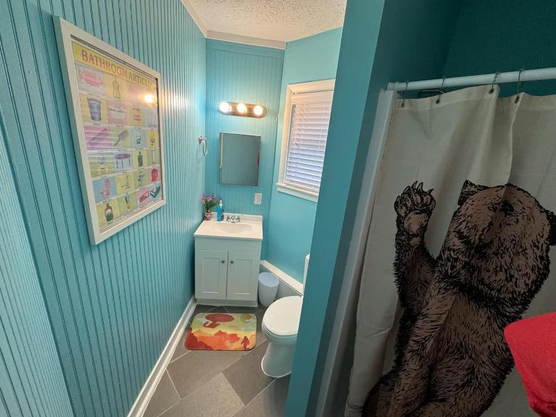 Cozy & Creative Top Unit in Lou's Arts District - image 3