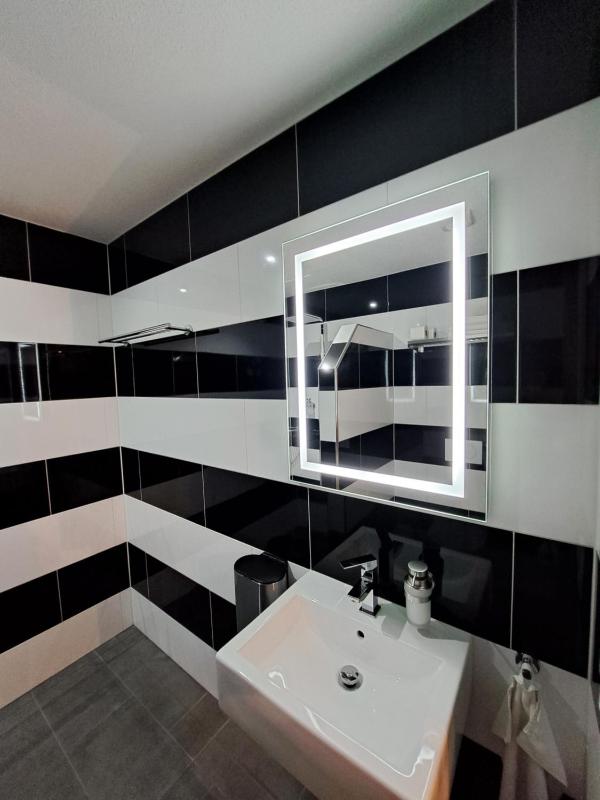 Double Room image 4