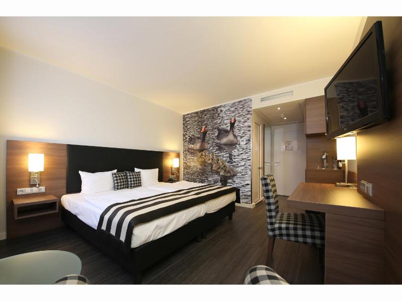 Classic Double Room image 4