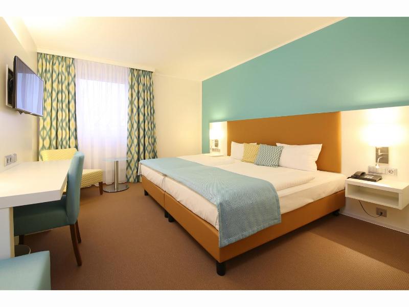 Classic Double Room image 2