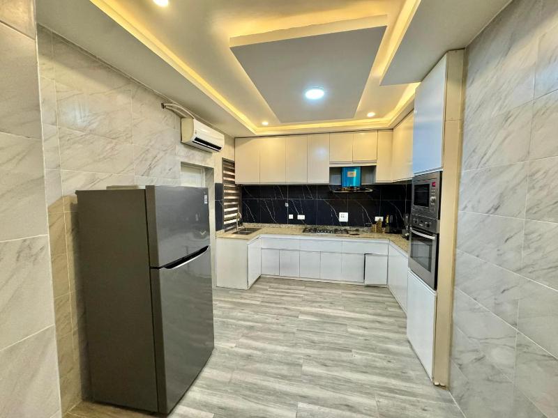 Lekki luxe Haven with super fast wifi - image 13