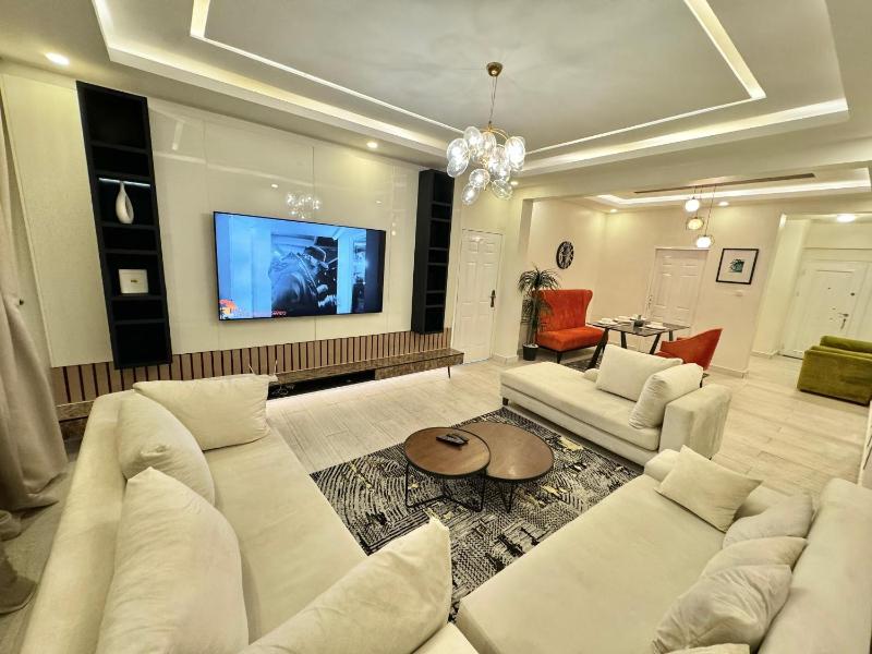 Lekki luxe Haven with super fast wifi - image 10
