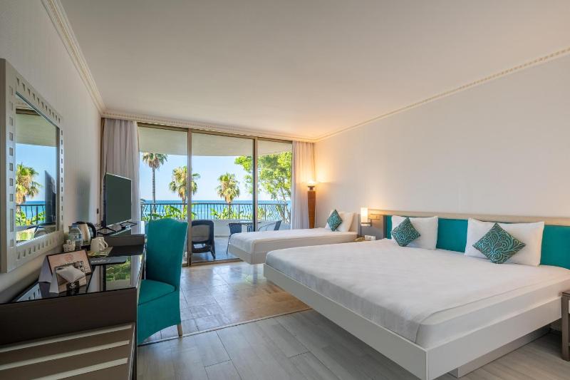 Double Room with Sea View image 1