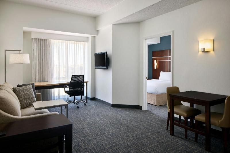 One-Bedroom Suite image 4